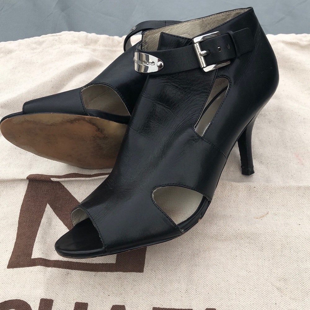 Michael Kors Shoes - Picture 2 of 10